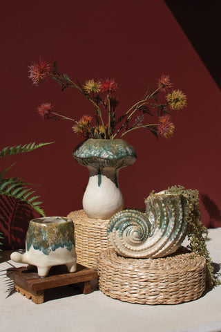 CERAMIC NAUTILIS SHELL VASE