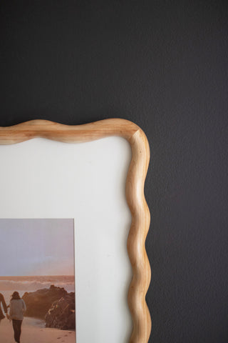 WOODEN SQUIGGLE ARTWORK FRAME WITH GLASS