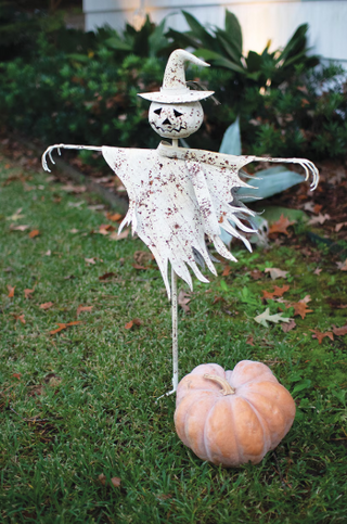 RUSTIC WHITE METAL SCARECROW YARD STAKE