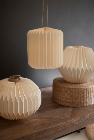 SET OF THREE FOLDING PAPER PENDANT LIGHTS