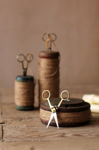 SET OF THREE WOODEN SPOOLS WITH JUTE TWINE AND SCISSORS