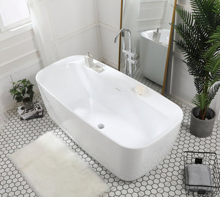 67 inch soaking bathtub in glossy white